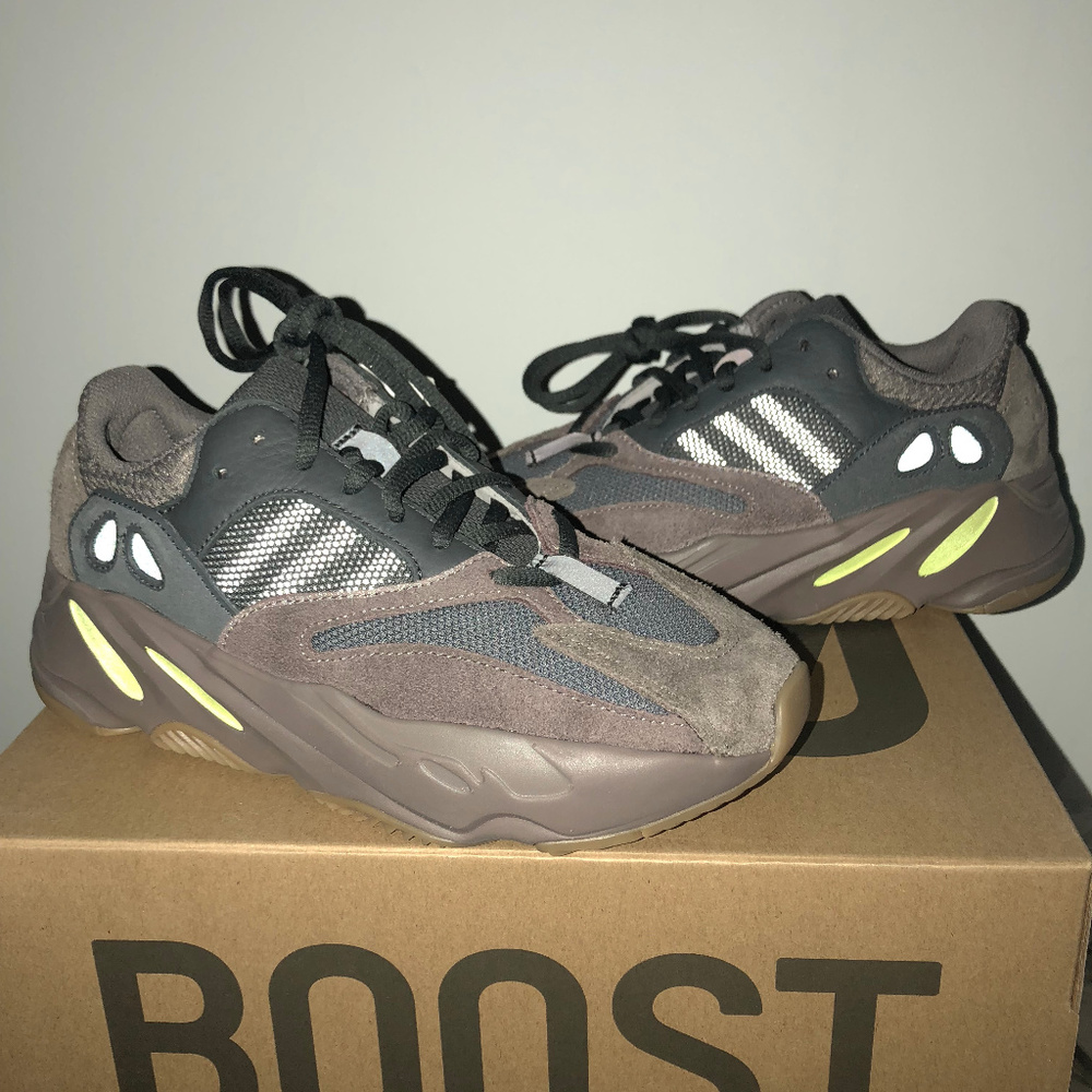 adidas Yeezy 700 Mauve